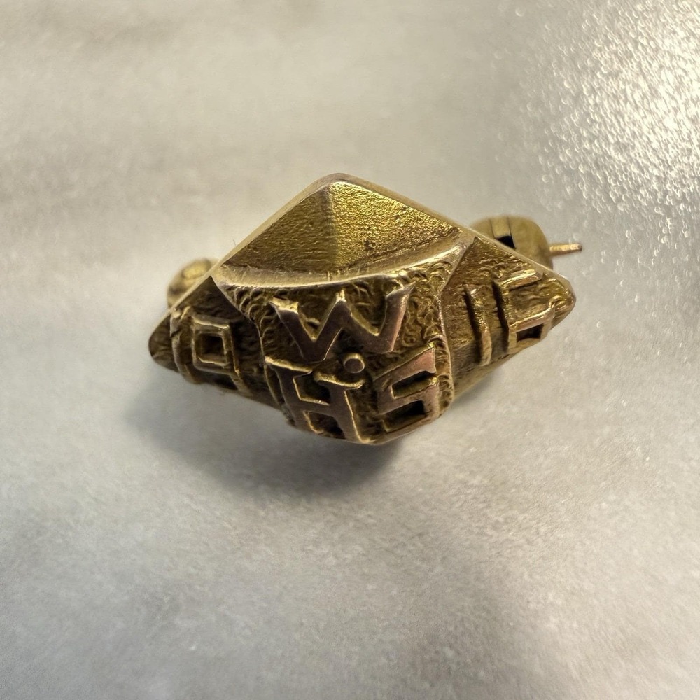 Antique 1916 W High School 10K Yellow Gold Pin Unmarked Tested 1.4 Grams 0.5" - Picture 5 of 8